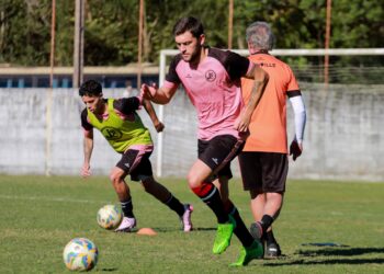 De volta ao futebol catarinense, zagueiro Nuno revela felicidade em defender a camisa do Joinville: “Gigante”