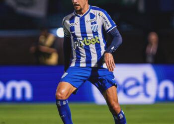 Mário Sérgio alcança marca de 50 jogos com a camisa do Avaí: “Gratidão”