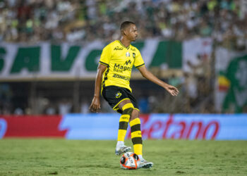 Após completar 100 jogos pelo clube, Romisson mira disputa da Série C com o São Bernardo