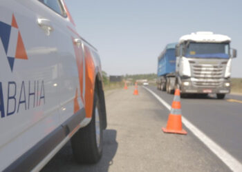 VIABAHIA segue com serviços de pavimentação na BR-324