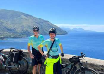 Casal baiano cruza a Itália de bicicleta e fortalece cicloturismo na Bahia com evento esportivo e sustentável em Praia do Forte