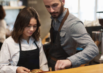 Número de bares e restaurantes operando em prejuízo atinge o maior índice desde março de 2023