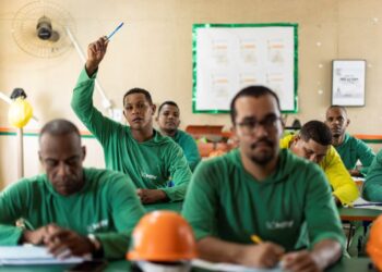 Dia Mundial da Alfabetização: escolas em canteiros de obras já formaram quase 5 mil trabalhadores