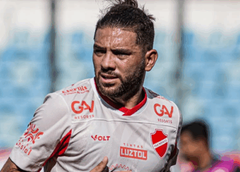 ‘Garçom dos clássicos’ no Vila Nova, Diego Torres foca em decisão pela Copa do Brasil: “Virar a chave”