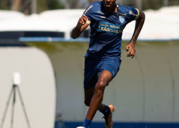 Mirando retomada da carreira, atacante Cléber avalia primeiros dias de trabalho no Avaí