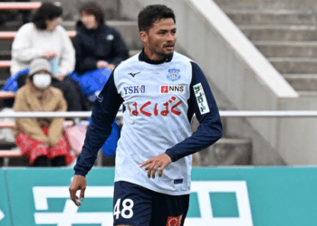 Ex-Vitória, Val Soares vence primeiro jogo no Japão: “Muito feliz”