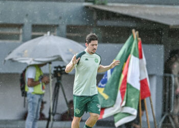 Eduardo Person celebra campanha da Chape e projeta semifinal diante do Joinville