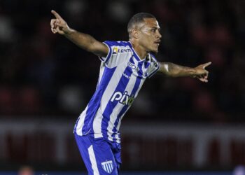 Pelo Avaí, João Paulo encerra temporada com marca histórica na carreira