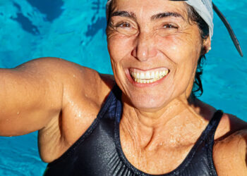 Atleta baiana 50+ bate recorde no 1º Concurso Master de Natação de 2024