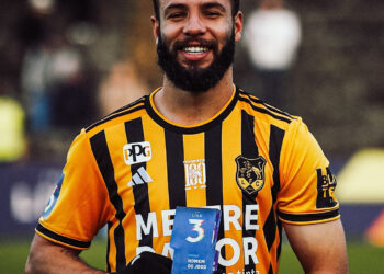 Com direito a gol e troféu de melhor da partida, Renato Soares vibra com vitória do Lusitânia em Portugal