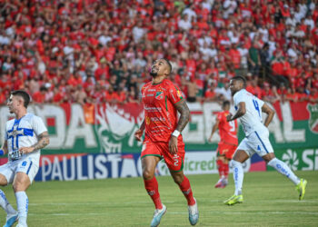 Um dos melhores laterais do Paulistão, Yuri Ferraz vibra com campanha do Velo: ‘Grupo sensacional’