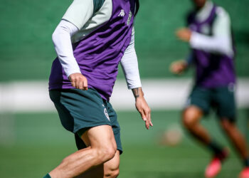Após hat-trick em jogo-treino diante do Mogi Mirim, Lucas Macedo projeta confronto direto do Guarani contra o Figueirense