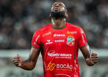 Após vitória maiúscula sobre o Santos, Rafael Ribeiro enaltece elenco do Velo Clube: “Guerreiros”