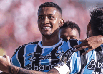 Líder em participações para gol na temporada, André Henrique celebra boa fase pelo Grêmio