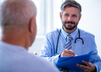 Novembro Azul: entenda os riscos da resistência dos homens em buscar ajuda médica