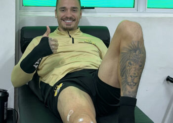 Após sucesso em cirurgia no joelho, Heitor Roca agradece apoio dado por todos do Criciúma e manda recado: “Voltarei mais forte”