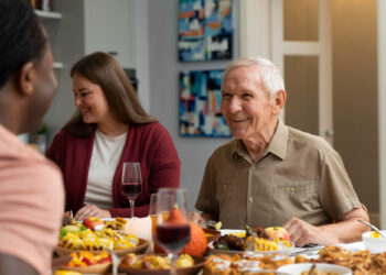 Ceia de Natal: especialista alerta sobre cuidados para evitar engasgo em idosos; veja dicas