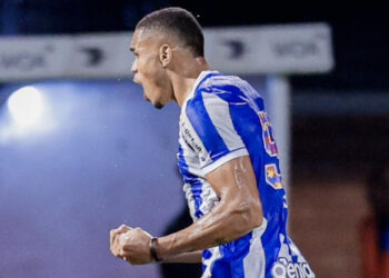 Presente em todos os jogos do Avaí na Série B, Jonathan Costa celebra bom momento: “Acredito que seja minha melhor fase”