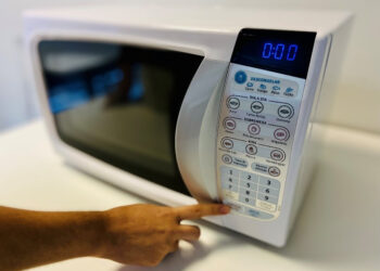 Atenção: Aneel determina bandeira tarifária vermelha patamar 2, em agosto; veja como economizar energia