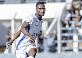Com gol e liderança na Copa Paulista, zagueiro Samuel Oti celebra bom começo pelo Monte Azul
