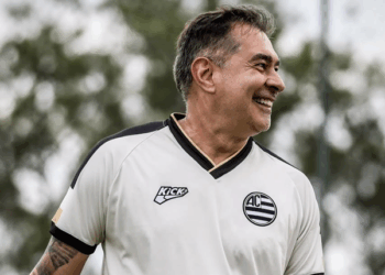 Preparador de goleiros do Athletic, Jorcey Anisio celebra vitória na reinauguração da Arena Sicredi