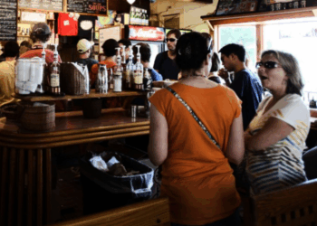 Inflação em bares e restaurantes é maior que a de alimentos e bebidas pela primeira vez no ano