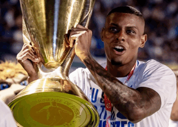 Após gol nas semis e assistência na final, Cléber celebra título do Catarinense pelo Avaí: “Honrado”