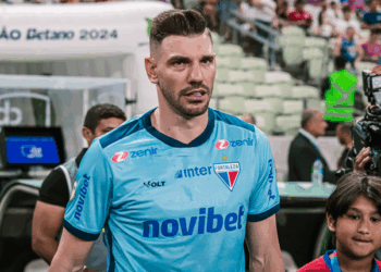 Com quase 150 jogos no futebol catarinense, João Ricardo projeta duelo do Fortaleza com o Criciúma