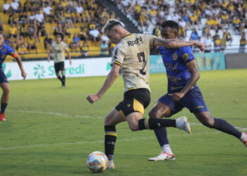 Líder do estadual, Claudinho enaltece setor defensivo do Criciúma na temporada