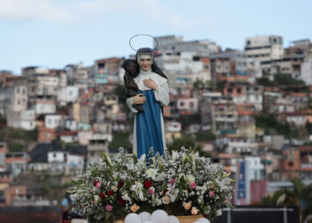 Imagem peregrina de Santa Dulce dos Pobres visita o Salvador Bahia Airport nesta segunda (4)