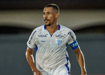 Próximo de marca especial, Mário Sérgio celebra vitória fora de casa e boa fase do Avaí: “Seguir evoluindo”