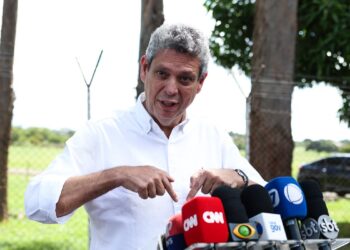 Presidente Lula ouve pautas de sindicatos em reunião neste sábado