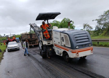VIABAHIA realiza manutenção de pavimento na BR-324