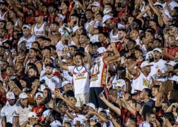Vitória empata com gol de Alerrandro e garante vaga na Sulamericana