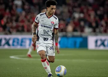 Em jogo de seis pontos, Vitória vira em cima do Furacão e se distancia do Z-4