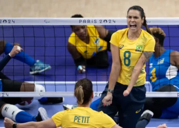 Brasil vence Ruanda na estreia do vôlei sentado feminino em Paris 2024