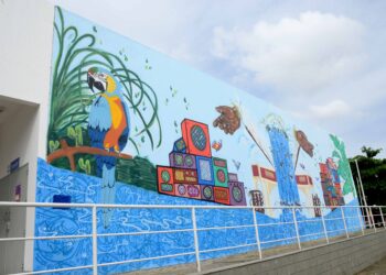 Prefeitura entrega mural grafitado que conecta Salvador e Benin em Valéria