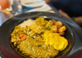 Setembro é mês de comer caruru no Restaurante Casa de Tereza, que completa 13 anos no dia de Cosme & Damião