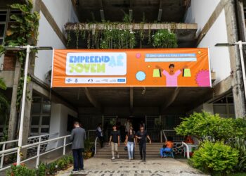 1ª Feira de Empreendedorismo Jovem reúne estandes de vendas e oferece mentorias para quem quer montar negócio próprio