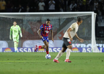 Bahia sai na frente, tem jogador expulso e sofre virada do Vasco