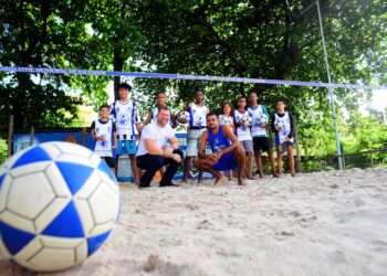 Guarda Municipal de Salvador oferece aulas gratuitas de futevôlei para crianças e adolescentes