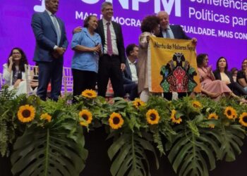 “Temos buscado fortalecer, a cada dia, as políticas públicas voltadas para o protagonismo feminino”, destaca Jerônimo Rodrigues na abertura da 5ª CNPM, em Brasília