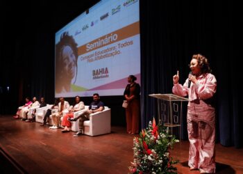Bahia Alfabetizada: professores participam de formação voltada para alfabetização de crianças em Camaçari