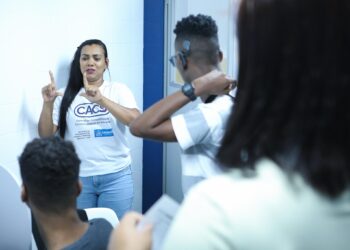 Seminário destaca protagonismo e conquistas da comunidade surda em Salvador