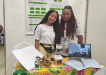 Estudantes baianas conquistam prêmio internacional com filtro ecológico de casca de coco