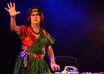 Aleluia prepara caruru para dois no Teatro Módulo, porque quiabo tá pela hora da morte!