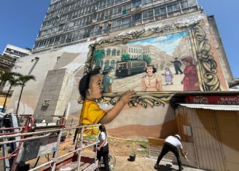 Rua Chile recebe intervenção artística com personagens icônicos do imaginário de Salvador