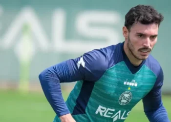 Ex-Vitória sofre ameaça de diretor do Goiás: “Vou estragar a carreira dele”