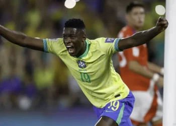 Luiz Henrique sai ovacionado do Maracanã e cita origens em atuação pela Seleção Brasileira: “Queria jogar com alegria”