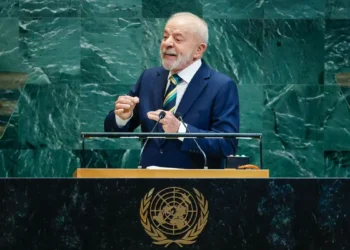 Lula critica sanções e diz que Brasil resiste na defesa da democracia